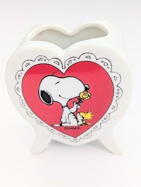 Vintage/Collectible Peanuts Snoopy & Woodstock Porcelain Heart-Shaped Planter